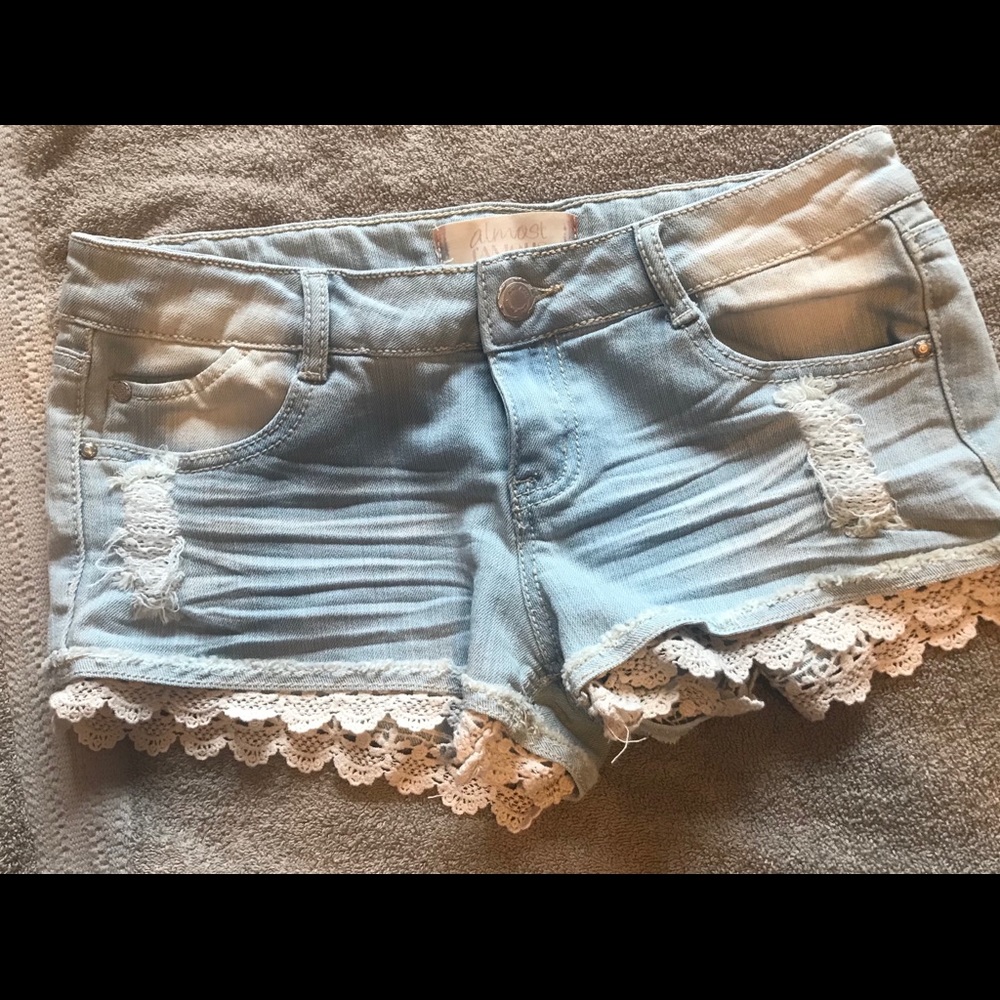 Jean shorts with lace trim